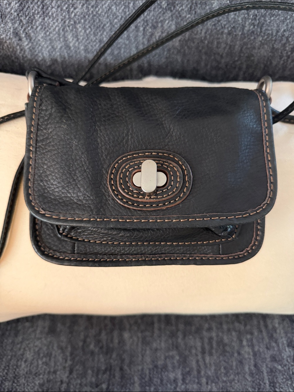 Fossil Classic Black Leather Crossbody Bag with Turnlock